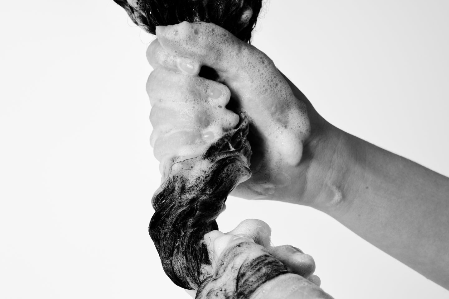 Nº.5 Bond Maintenance Conditioner vs. Nº.5 Leave-In: What’s the Difference?
