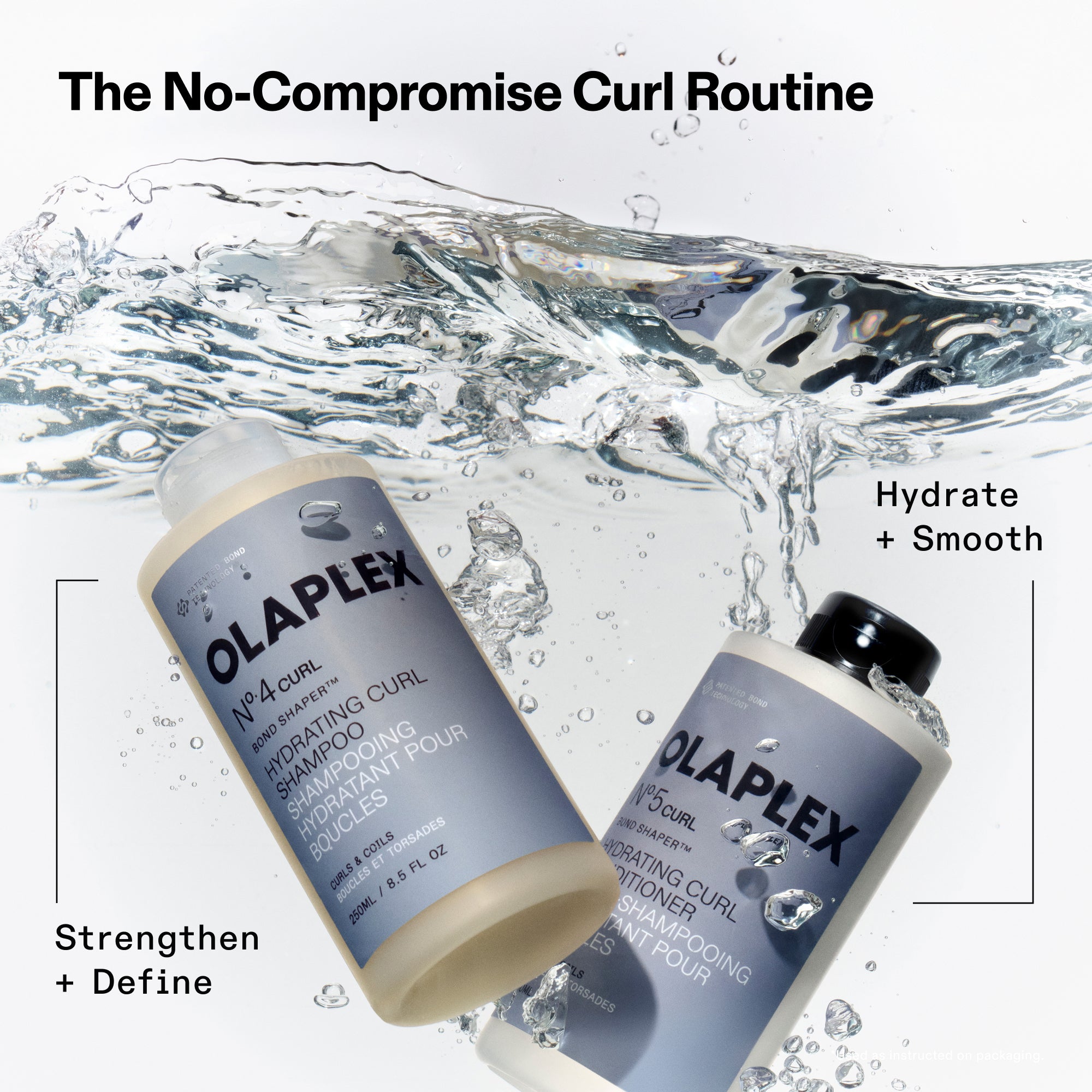 Promozione per "La routine per ricci senza compromessi". I flaconi di N°.4CURL Hydrating Curl Shampoo e N°.5CURL Hydrating Curl Conditioner sono mostrati mentre schizzano nell'acqua limpida. Il testo identifica lo shampoo per "Rinforzare + Definire" e il balsamo per "Idratare + Lisciare".