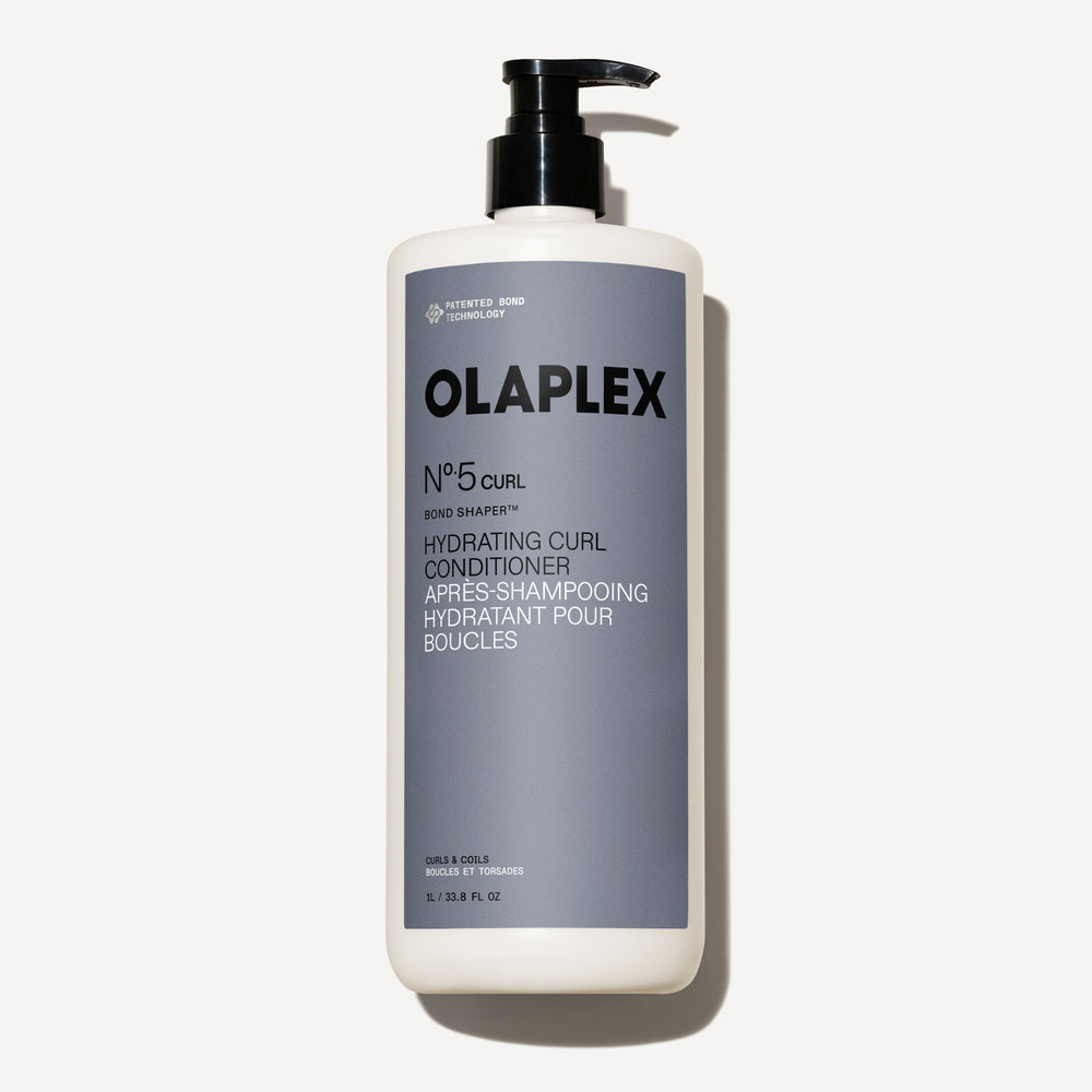 hover 

Un campione bianco, spesso e cremoso di OLAPLEX N°.5CURL Hydrating Curl Conditioner che mostra una texture liscia e ricca su uno sfondo grigio chiaro. - alternate view